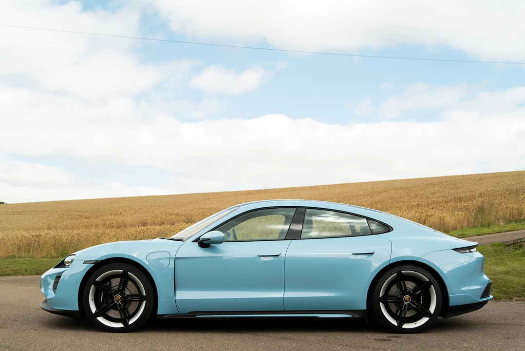 2020 Porsche Taycan 4S - Image 25 of 31