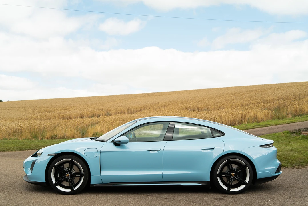 2020 Porsche Taycan 4S - Image 10 of 31