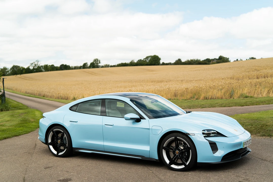 2020 Porsche Taycan 4S - Image 26 of 31