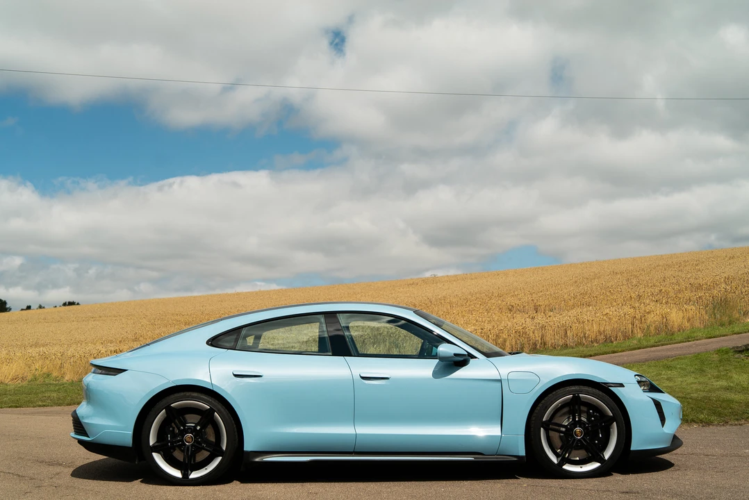 2020 Porsche Taycan 4S - Image 27 of 31
