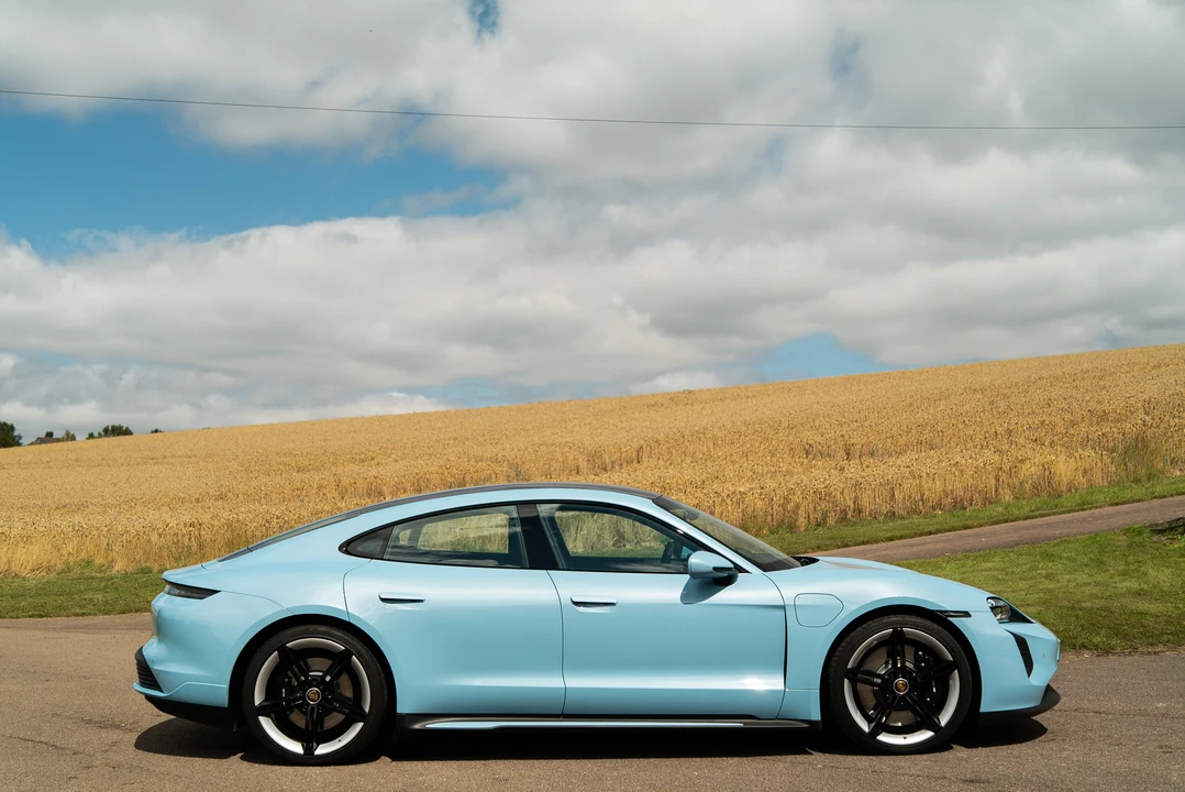 2020 Porsche Taycan 4S - Image 28 of 31