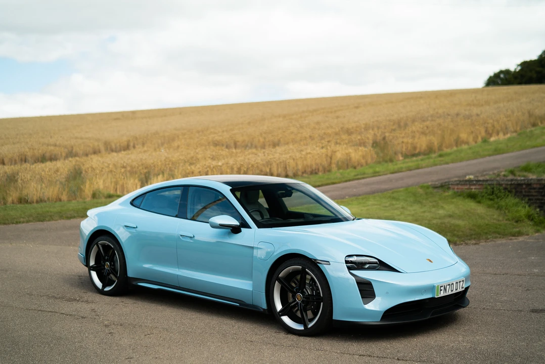 2020 Porsche Taycan 4S - Image 29 of 31