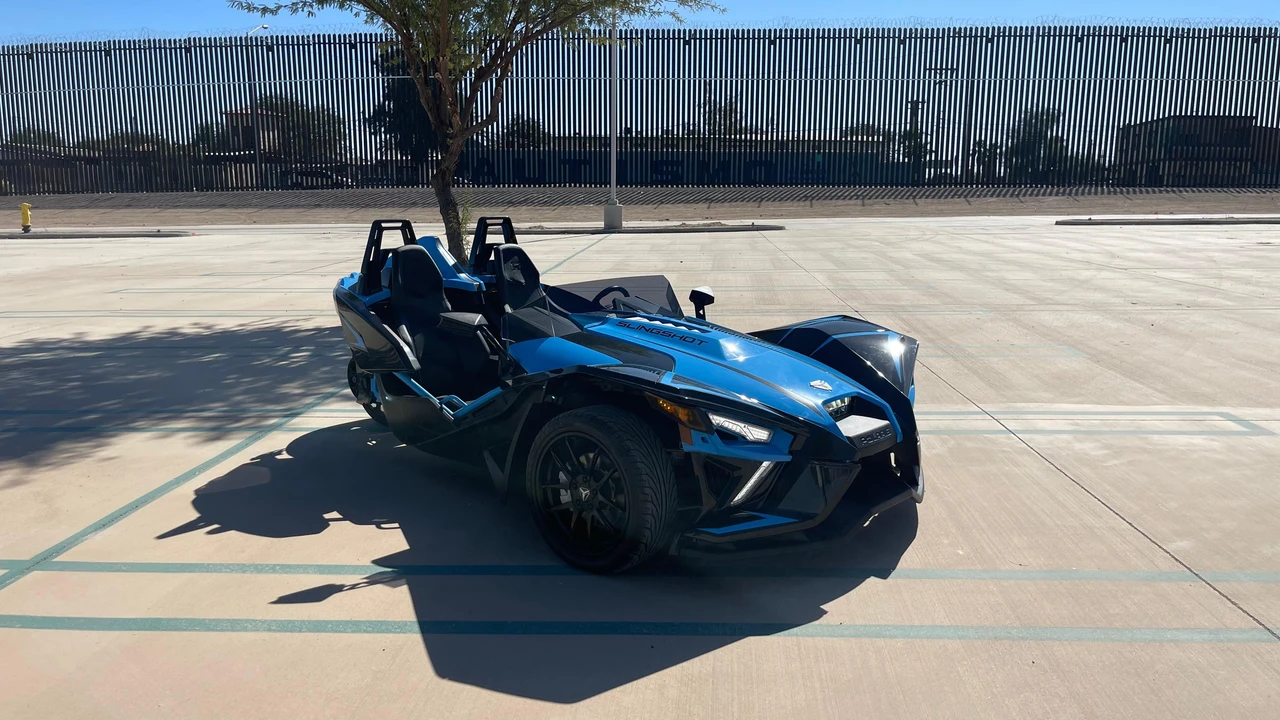 2020 Polaris Slingshot - Image 16 of 31