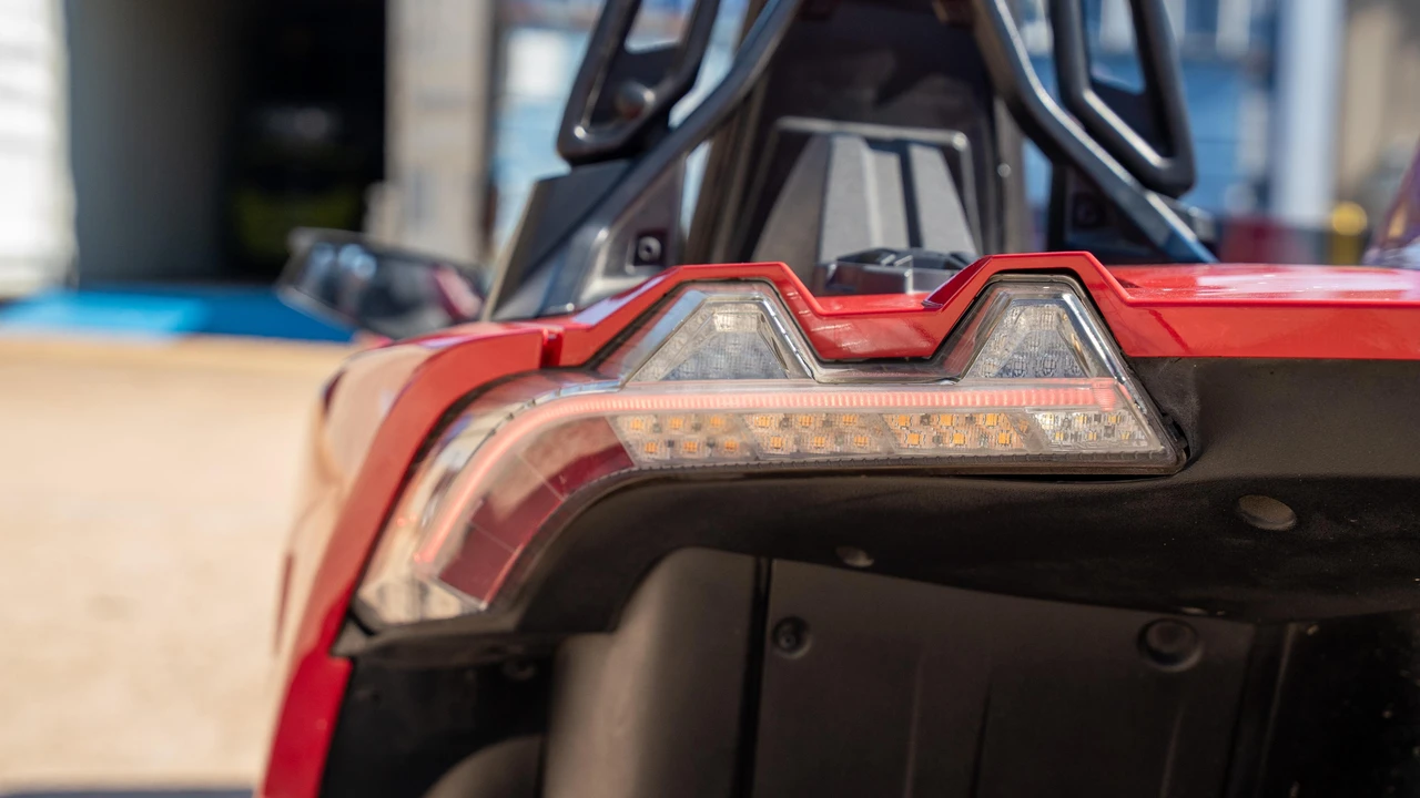 2020 Polaris Slingshot - Image 20 of 31