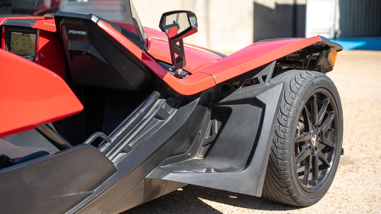 2020 Polaris Slingshot - Image 26 of 31
