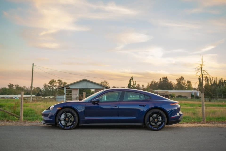 2020 Porsche 992 Carrera 4S - Image 2 of 10