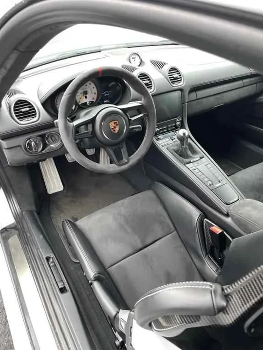 2020 Porsche 718 Cayman GT4 - Image 4 of 4