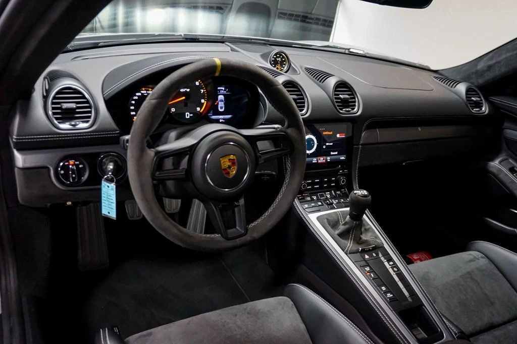 2020 Porsche 718 Cayman GT4 - Image 10 of 12
