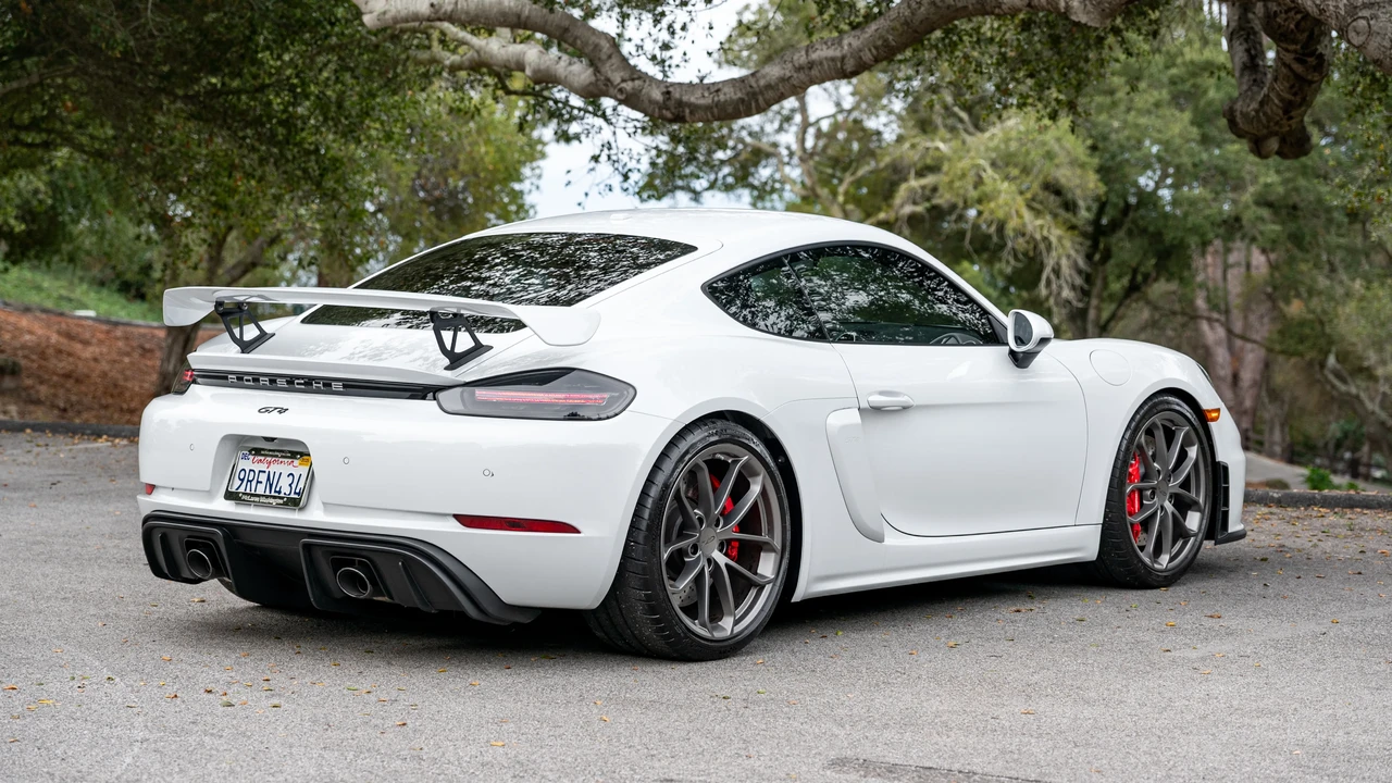 2020 Porsche 718 Cayman GT4 - Image 6 of 31