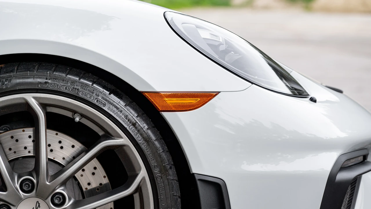 2020 Porsche 718 Cayman GT4 - Image 26 of 31