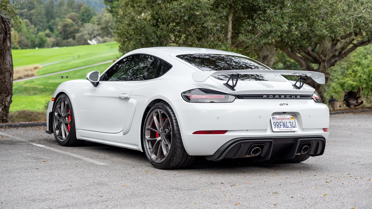 2020 Porsche 718 Cayman GT4 - Image 8 of 31