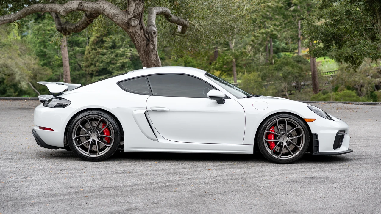 2020 Porsche 718 Cayman GT4 - Image 5 of 31