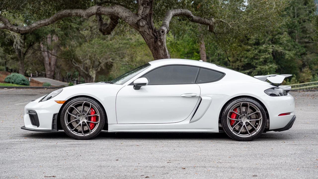 2020 Porsche 718 Cayman GT4 - Image 9 of 31