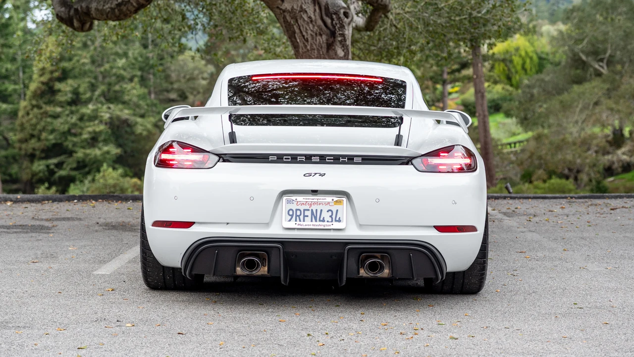 2020 Porsche 718 Cayman GT4 - Image 7 of 31