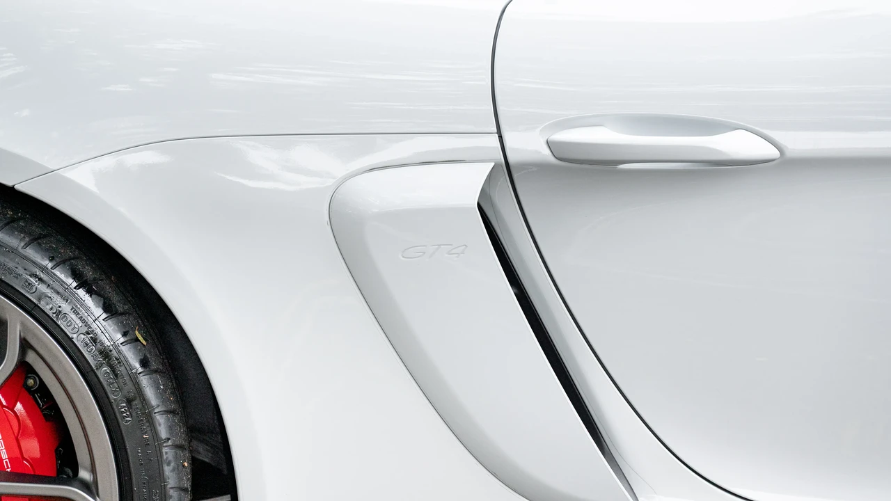 2020 Porsche 718 Cayman GT4 - Image 21 of 31