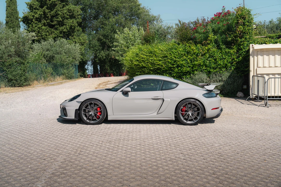 2020 Porsche 718 Cayman GT4 - Image 4 of 31