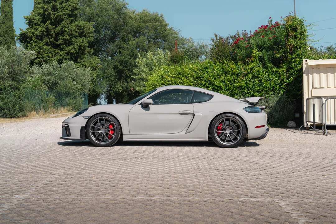 2020 Porsche 718 Cayman GT4 - Image 12 of 31
