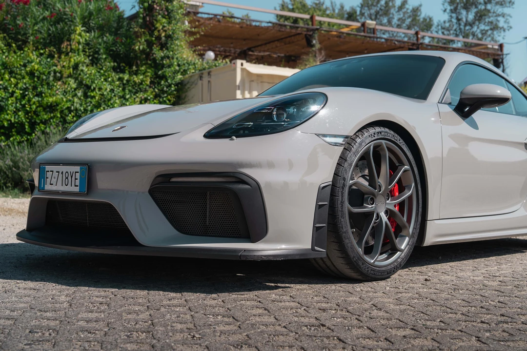 2020 Porsche 718 Cayman GT4 - Image 17 of 31