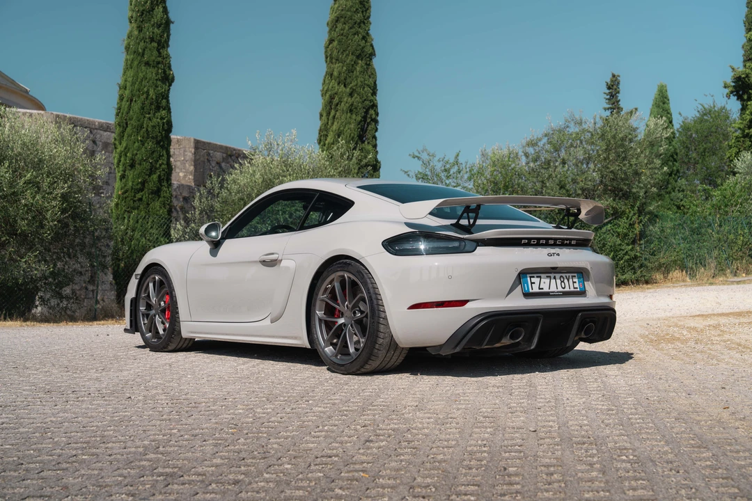 2020 Porsche 718 Cayman GT4 - Image 5 of 31