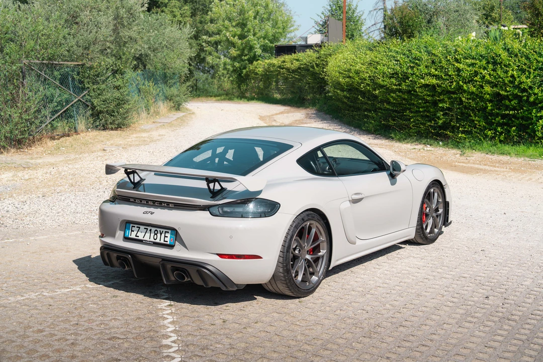2020 Porsche 718 Cayman GT4 - Image 14 of 31