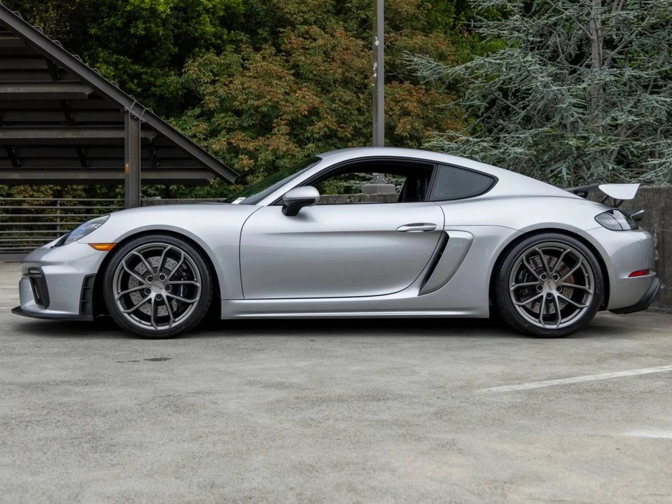 2020 Porsche 718 Cayman GT4 - Image 2 of 5
