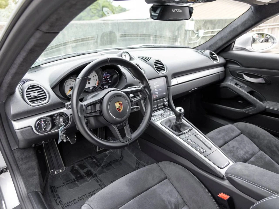 2020 Porsche 718 Cayman GT4 - Image 4 of 5