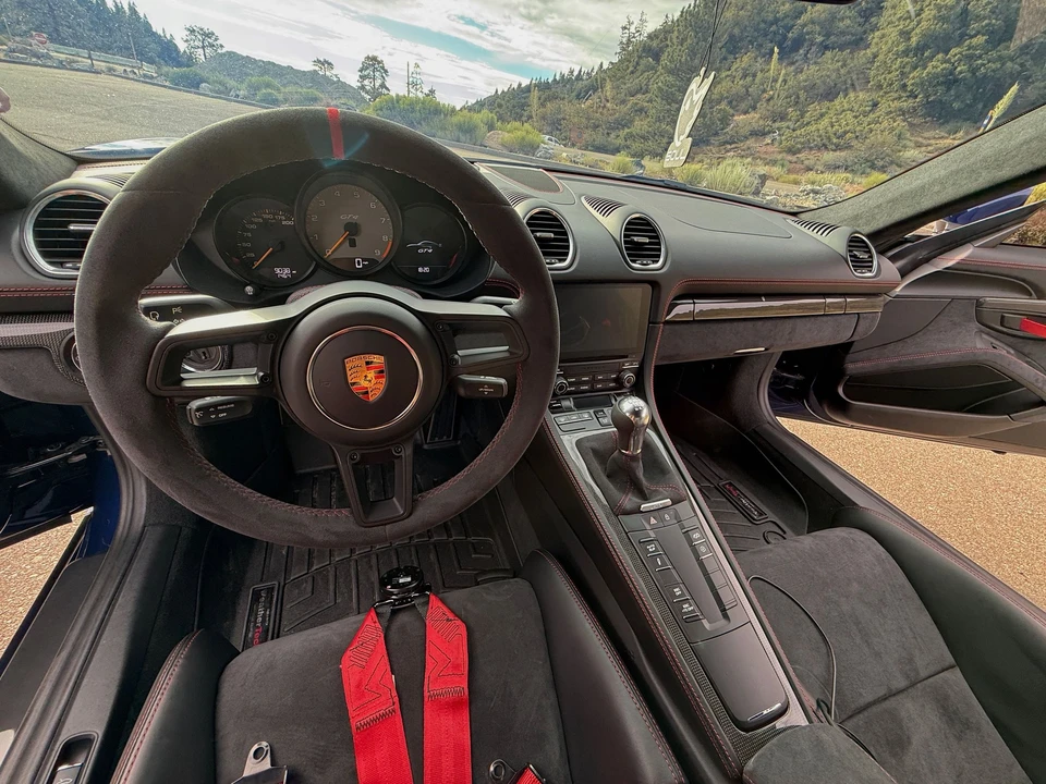 2020 Porsche 718 Cayman GT4 - Image 7 of 12