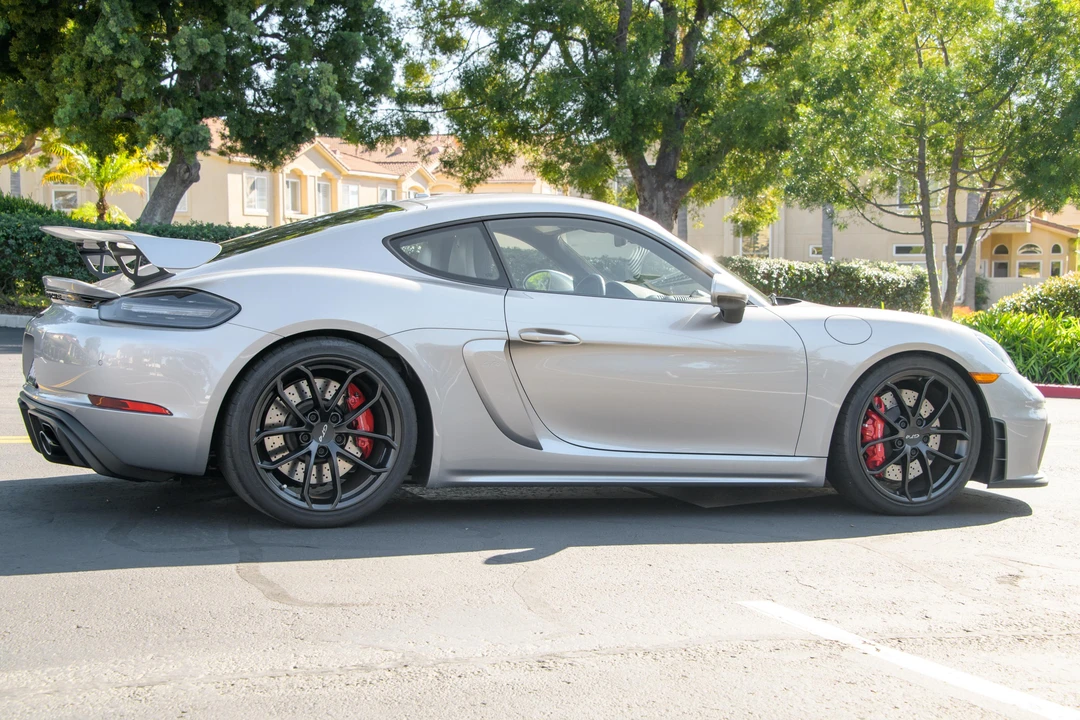 2020 Porsche 718 Cayman GT4 - Image 8 of 31