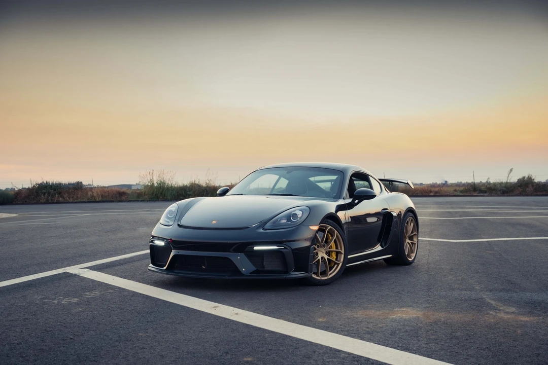 2020 Porsche 718 Cayman GT4 - Image 4 of 9