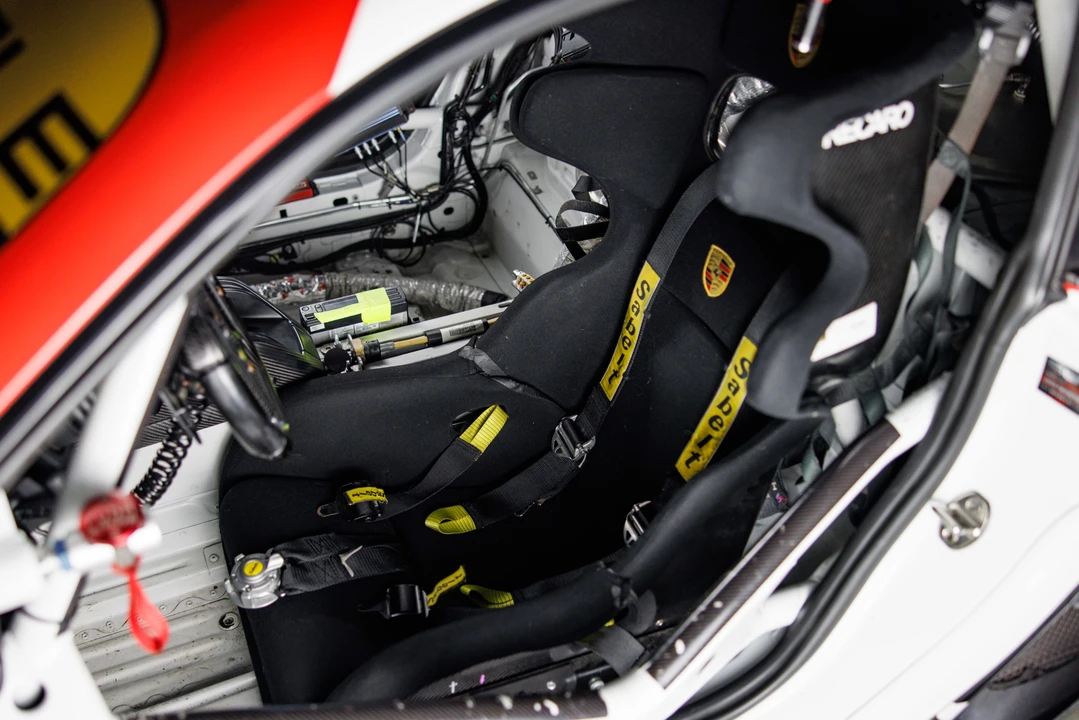 2020 Porsche - Image 15 of 31