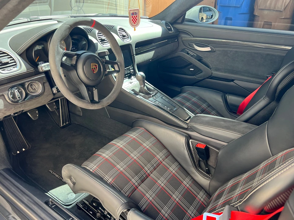 2020 Porsche 718 Cayman GT4 - Image 7 of 11