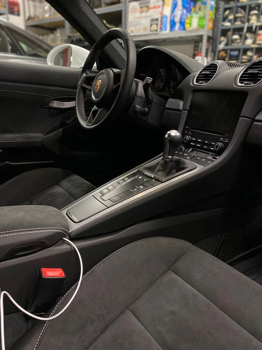 2020 Porsche 718 Cayman GT4 - Image 23 of 31
