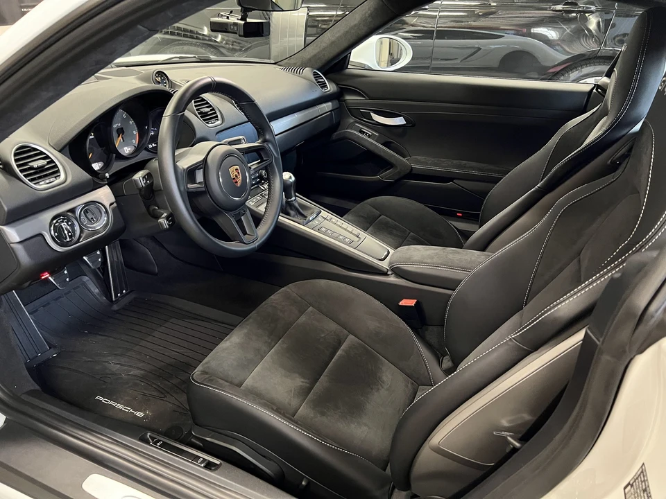 2020 Porsche 718 Cayman GT4 - Image 21 of 31