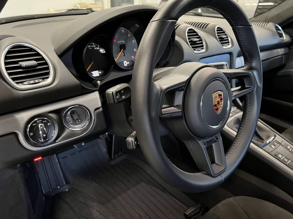 2020 Porsche 718 Cayman GT4 - Image 22 of 31