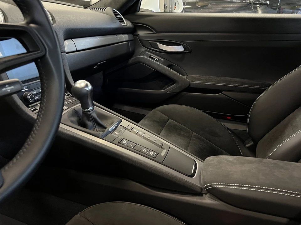 2020 Porsche 718 Cayman GT4 - Image 24 of 31