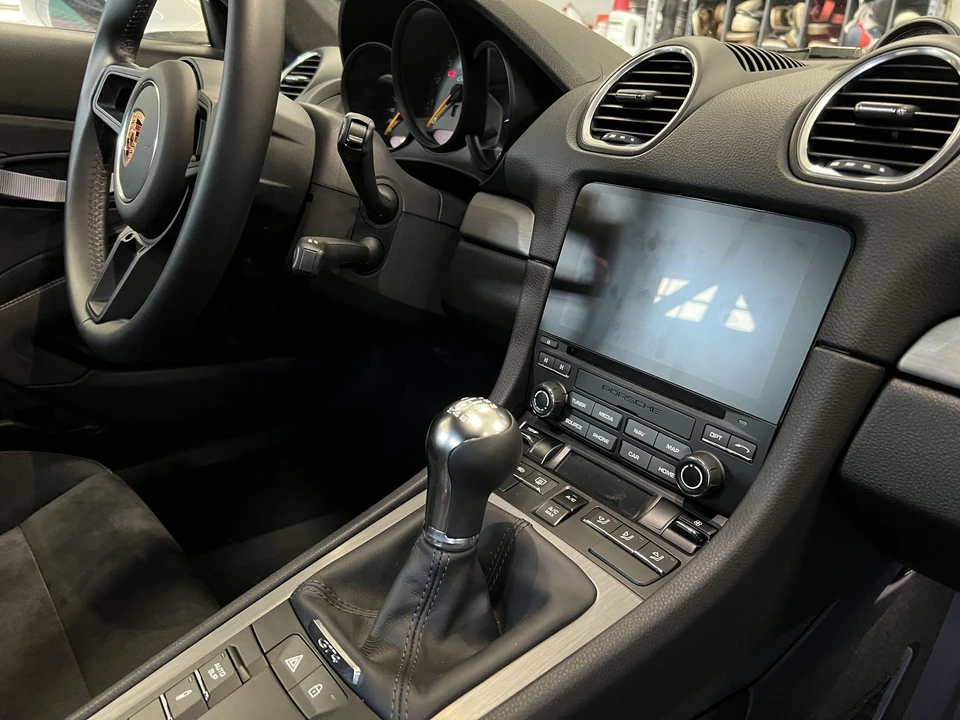 2020 Porsche 718 Cayman GT4 - Image 28 of 31