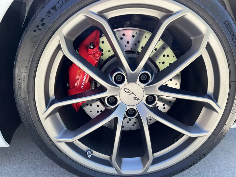 2020 Porsche 718 Cayman GT4 - Image 17 of 31