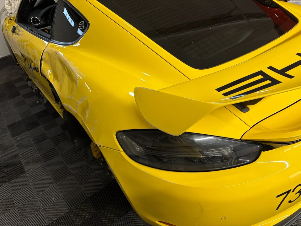 2020 Porsche 718 Cayman GT4 - Image 9 of 19
