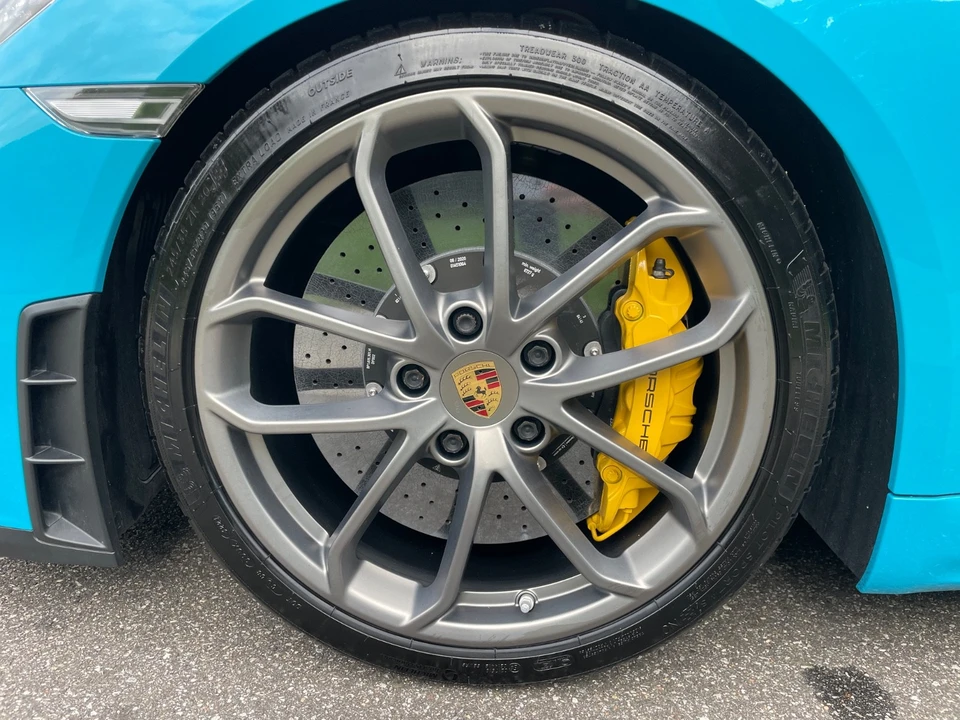 2020 Porsche - Image 24 of 31