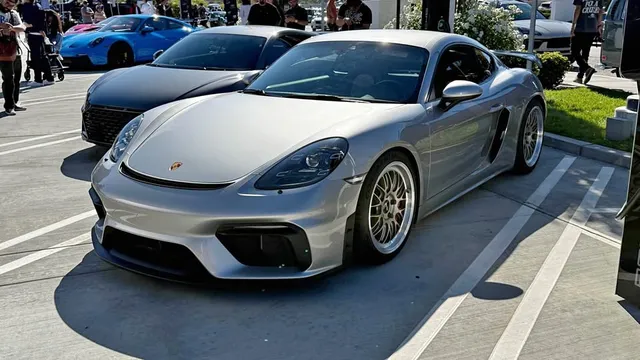 2020 Porsche 718 Cayman GT4 Coupe