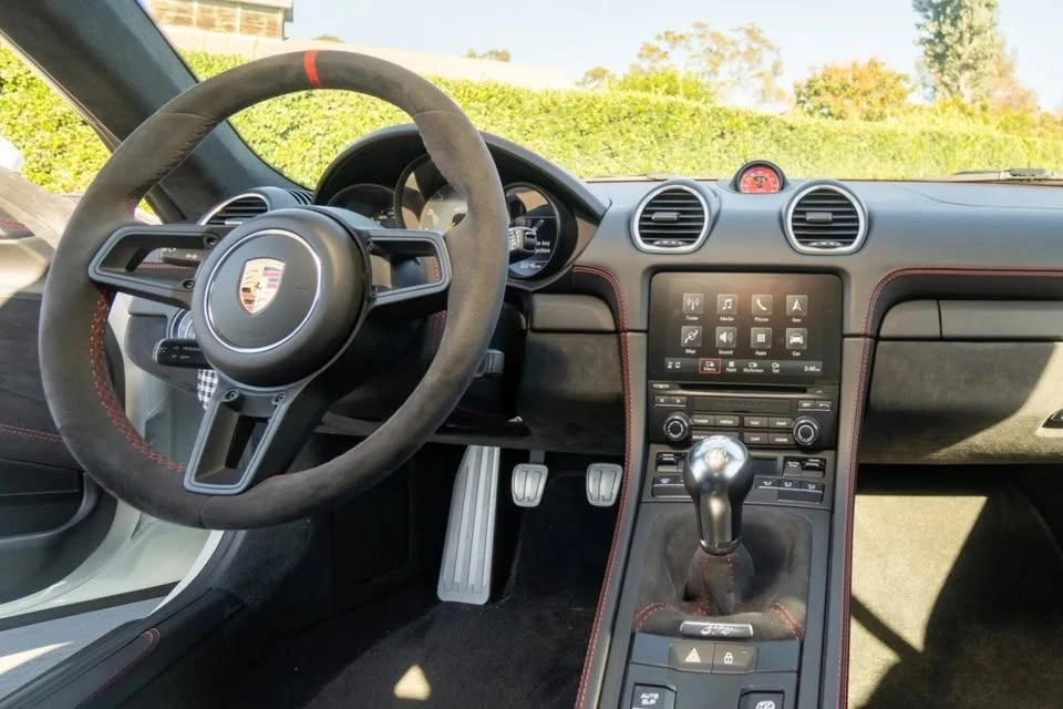 2020 Porsche 718 Cayman GT4 - Image 11 of 19