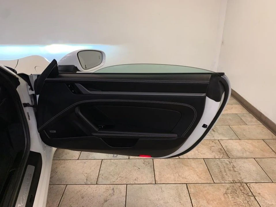 2020 Porsche 992 Carrera - Image 11 of 20