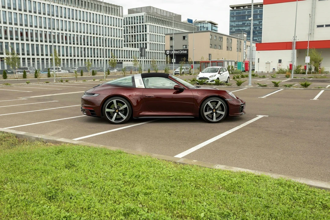 2020 Porsche 992 Targa 4 & 4S - Image 12 of 21