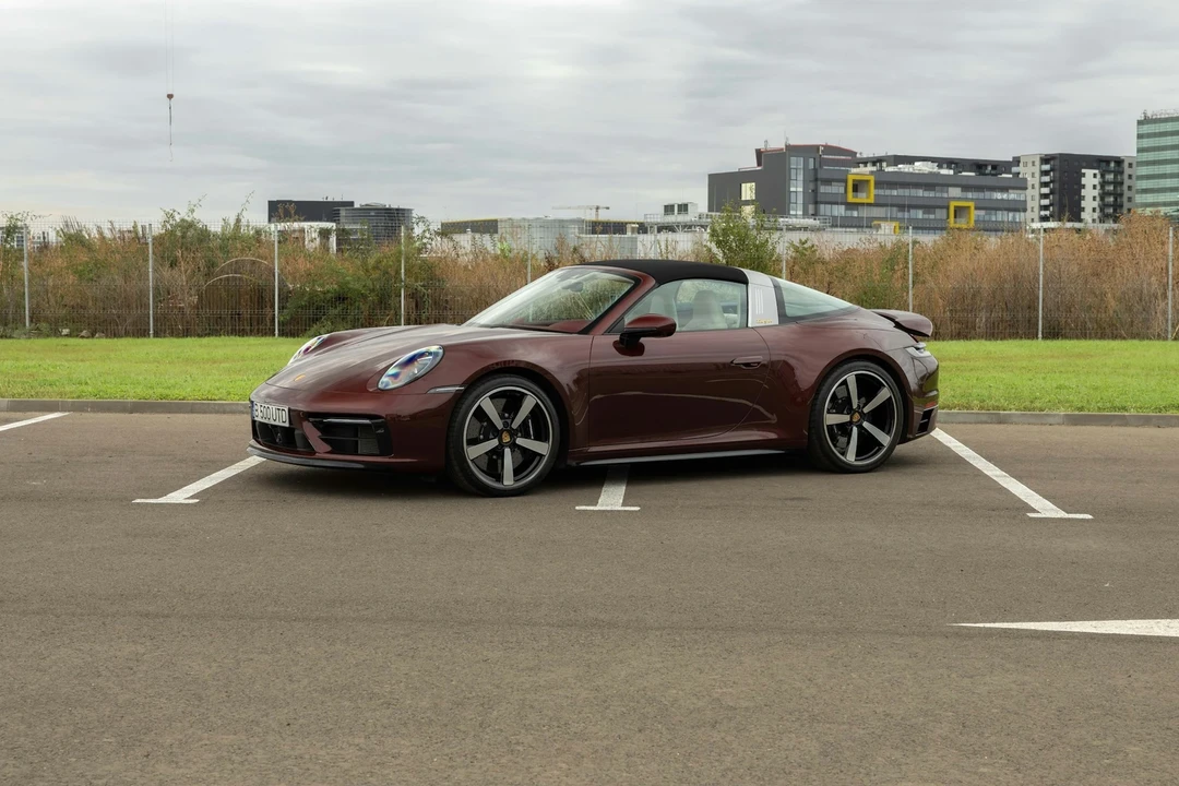 2020 Porsche 992 Targa 4 & 4S - Image 14 of 21