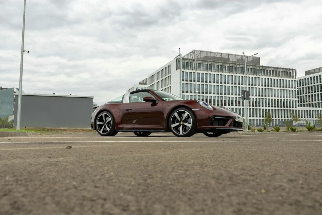 2020 Porsche 992 Targa 4 & 4S - Image 17 of 21