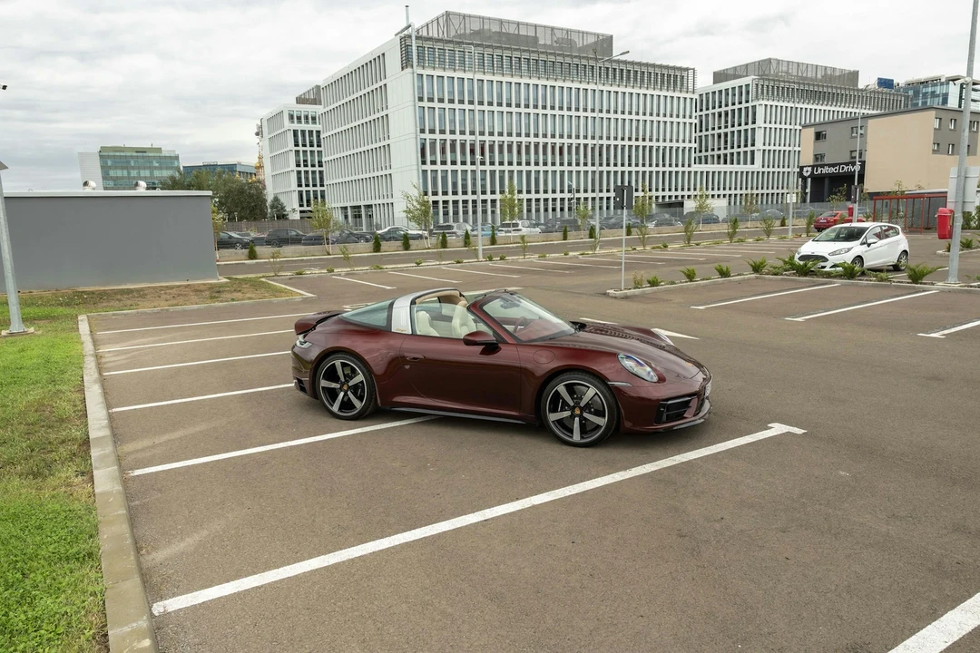 2020 Porsche 992 Targa 4 & 4S - Image 19 of 21