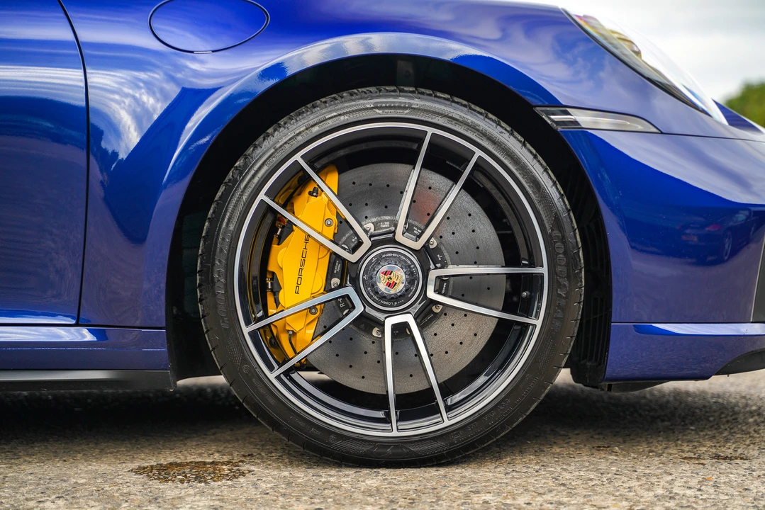 2020 Porsche 992 Carrera - Image 28 of 31