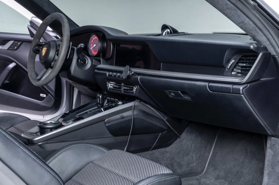2020 Porsche 992 Carrera 4S - Image 16 of 29