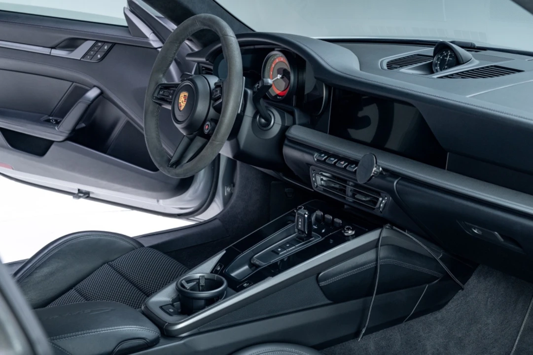 2020 Porsche 992 Carrera 4S - Image 23 of 29