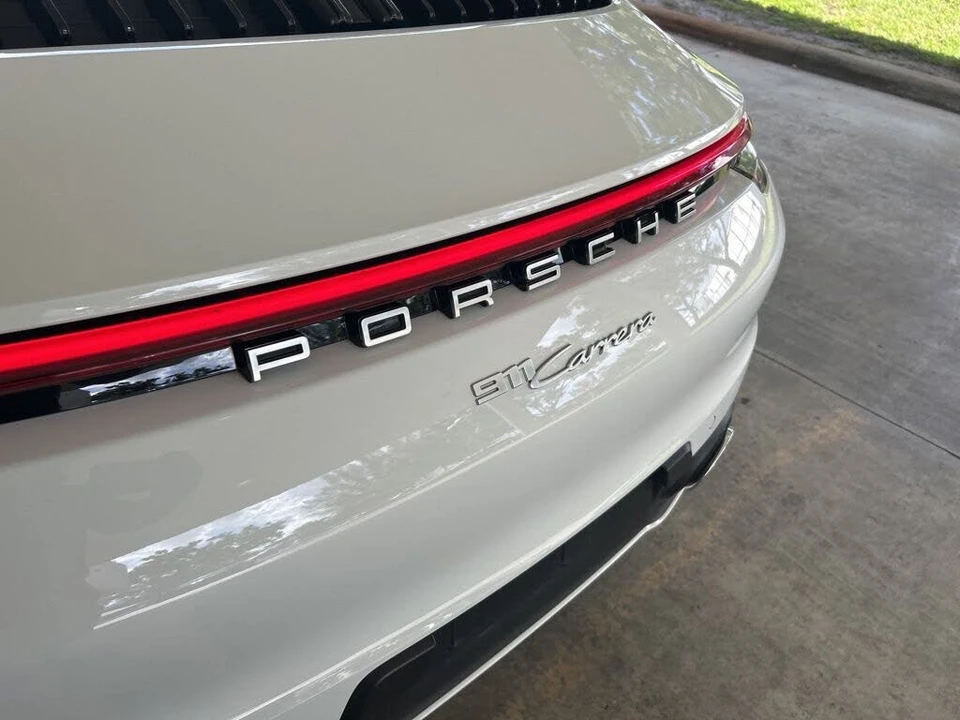 2020 Porsche 992 Carrera 4 - Image 17 of 31